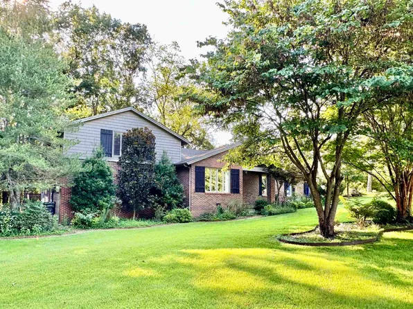 461 King Richard Dr, Murray, KY 42071