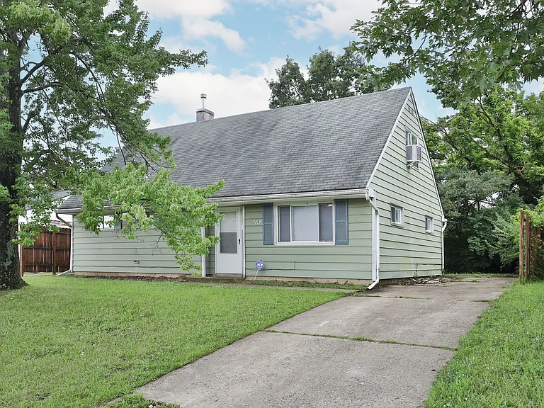 2353 Hanna Dr — Photo 2
