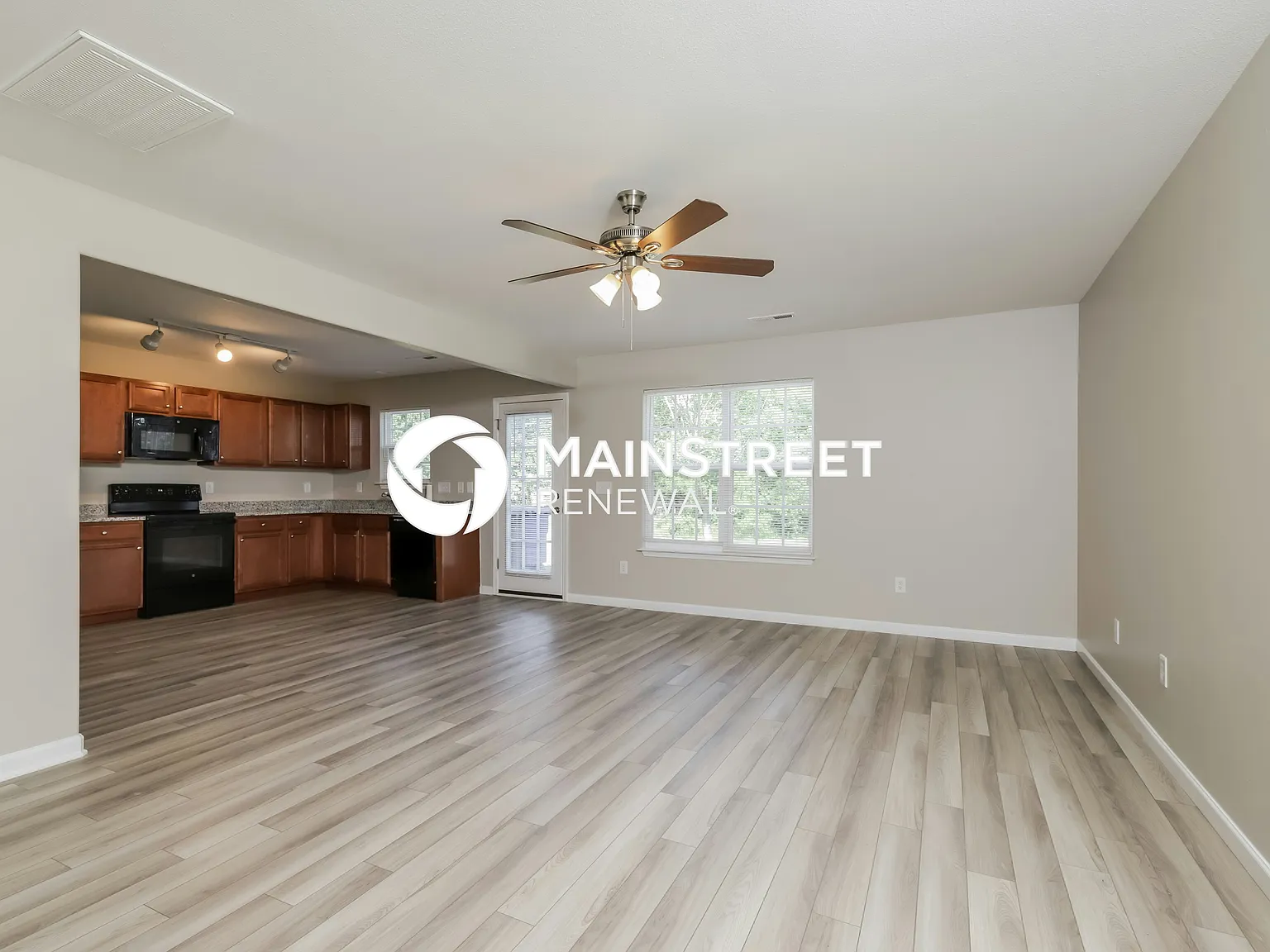 5075 Hogan Point Ct — Photo 4