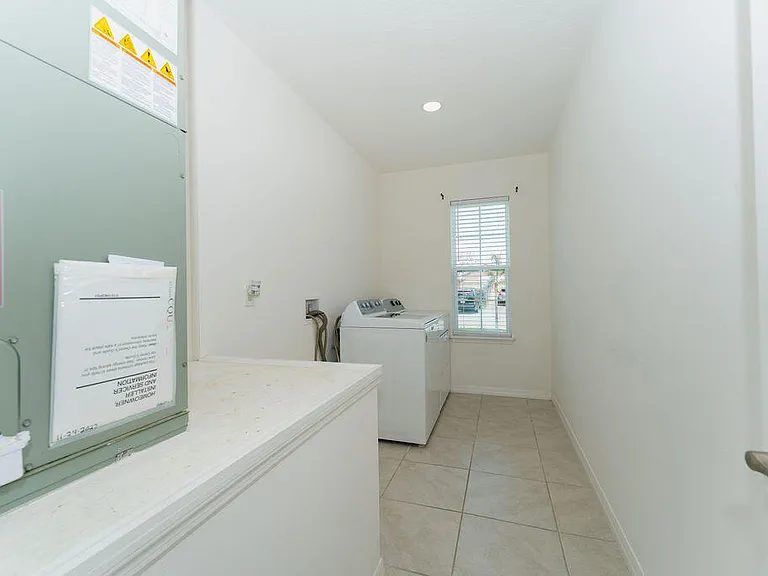 138 SW Carter Ave — Photo 55