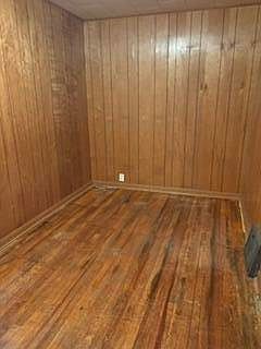 4th image of 2429 Schrage Ave