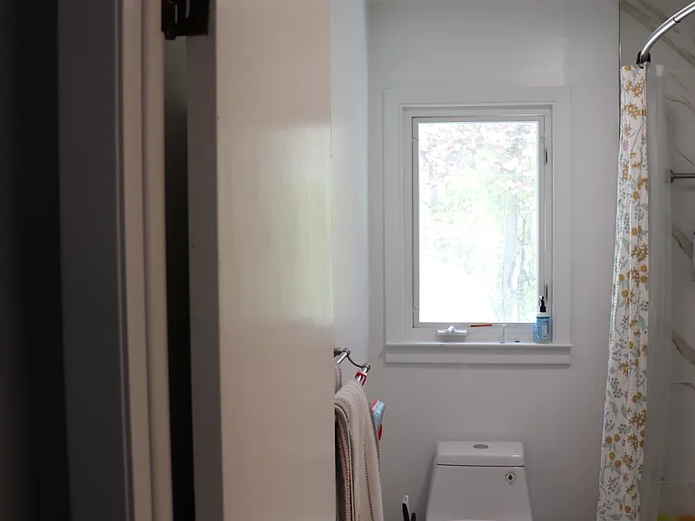 442 Surrey Ln — Photo 12
