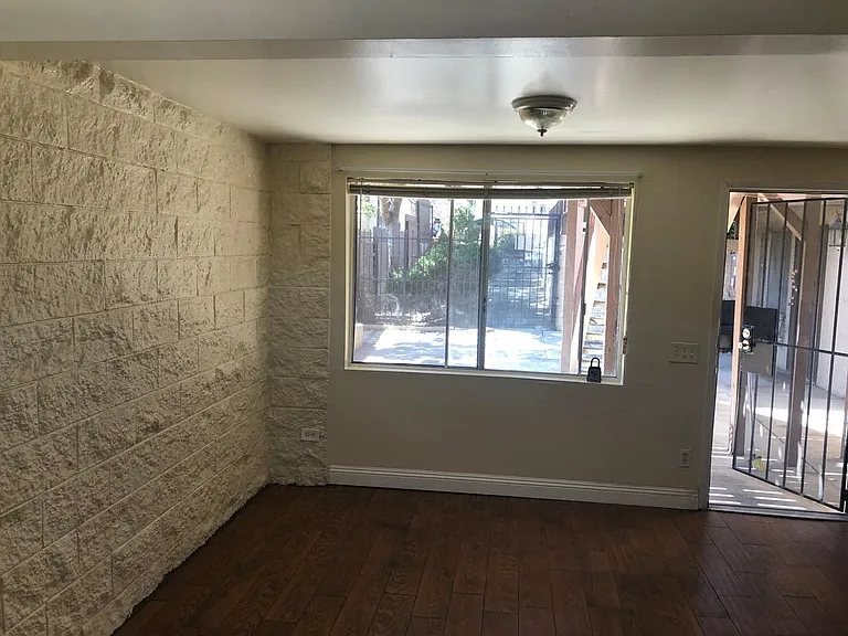 4225 Estrella Ave #6 — Photo 8
