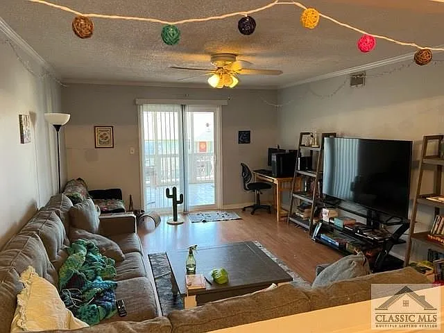 2 bed, 1260 sqft, $1,350 — Photo 3