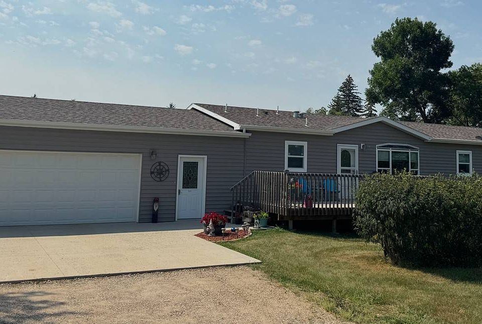 1st image of 207 4th St S
