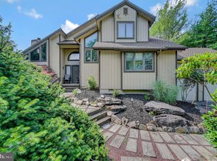 511 Minsi Trl W, Long Pond, PA 18334