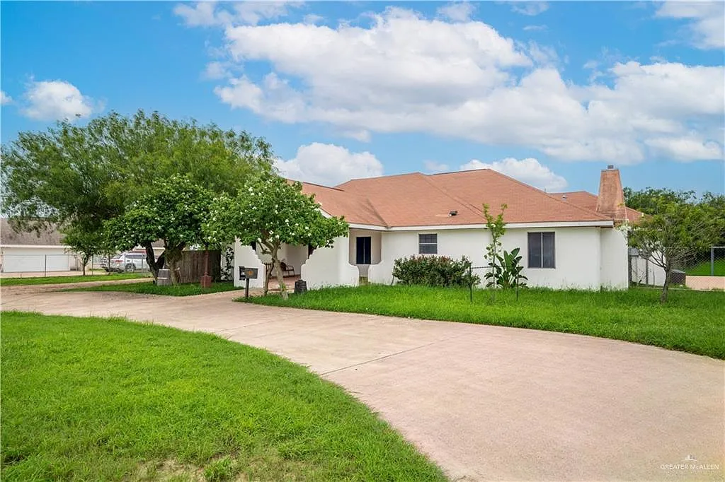 3 bed, 2.5 bath, 2333 sqft, $1,750 — Photo 3