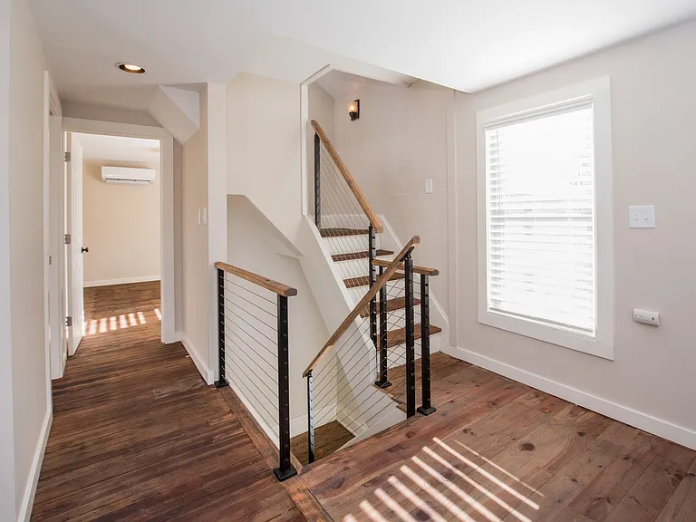 130 Van Dam St — Photo 1