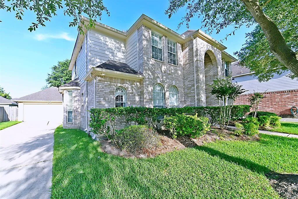4 bed, 2.5 bath, 2736 sqft, $2,650 — Photo 1