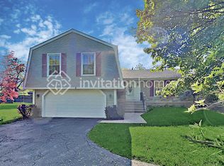 2 Strathmore Ct, Buffalo Grove, IL 60089