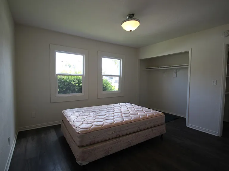 5860-5864 Mildred St — Photo 17