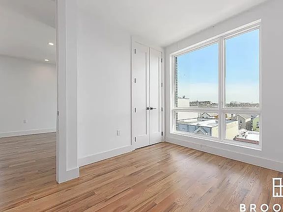 4th image of 1010 Rogers Ave #4F