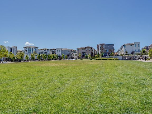 4th image of 179 Llano De Los Robles Ave #6