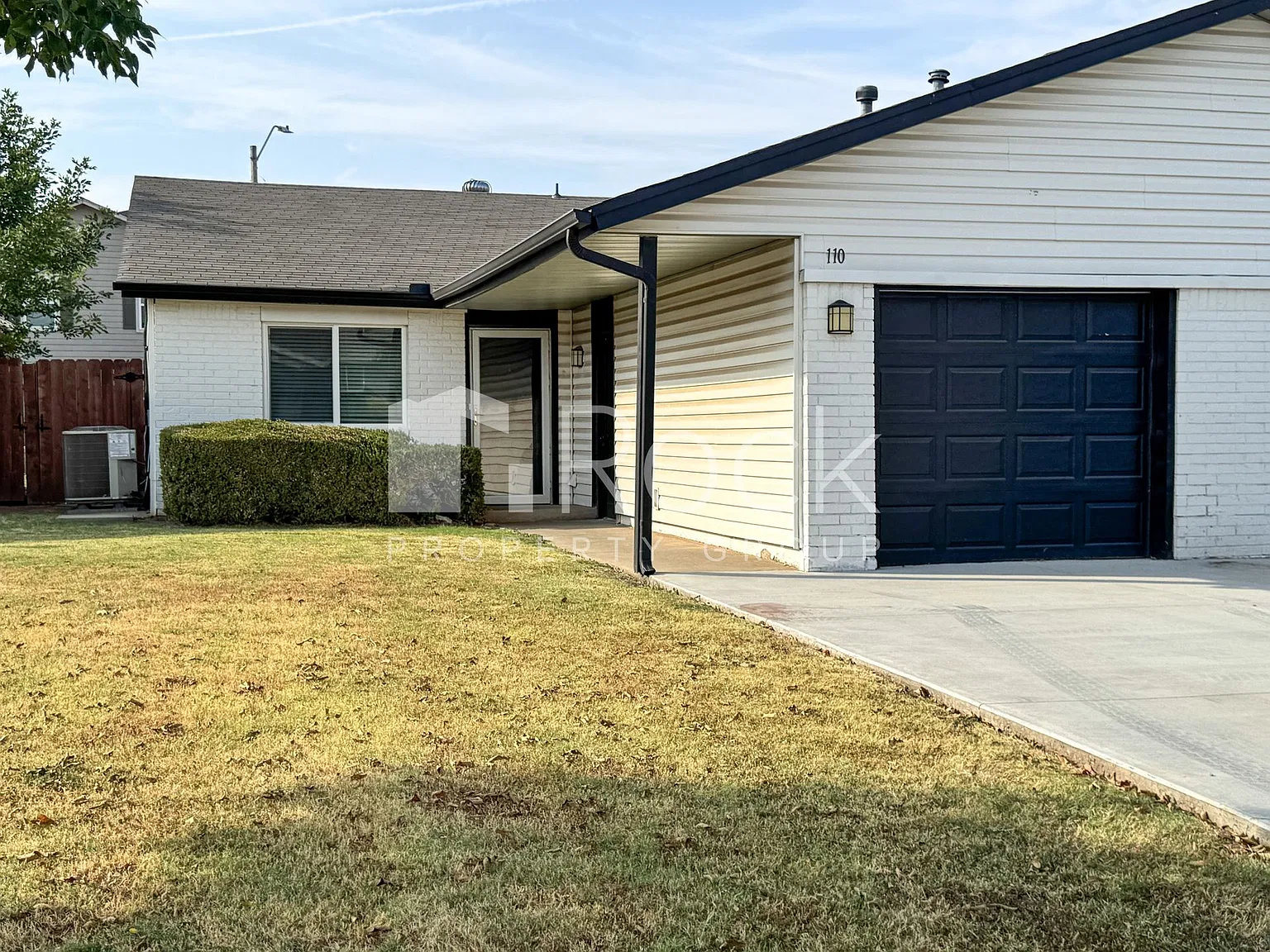 2 Bedroom 2 Bathroom Duplex with All Appliances Included — Photo 1