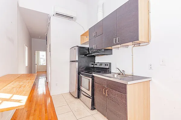 Rented by MySpaceNYC | media 19