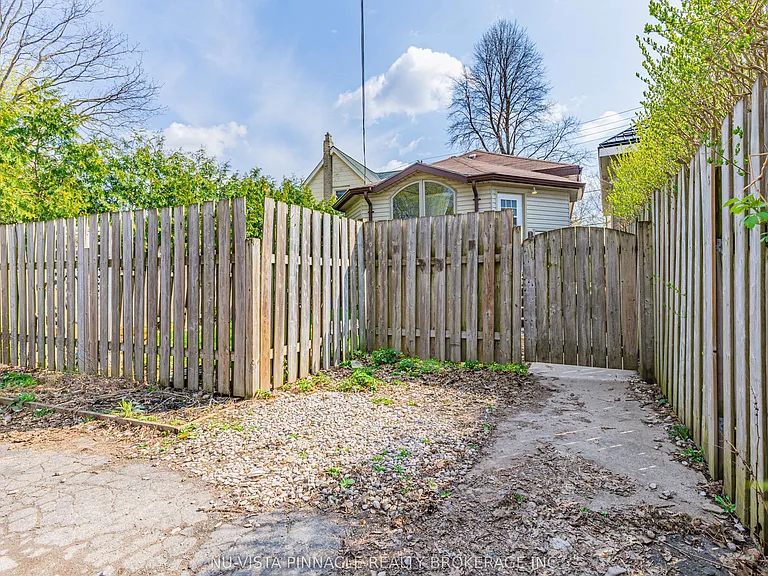 132 Wharncliffe Rd N #BACK — Photo 16