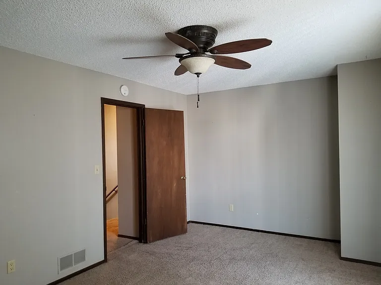 434 Hawaii Ct — Photo 20