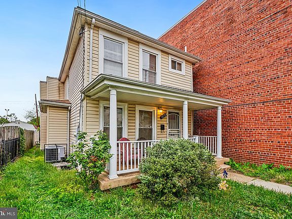 2nd image of 1018 45th St NE