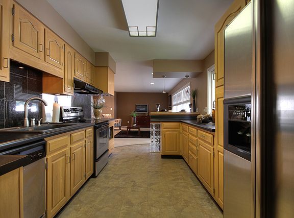5th image of 250 Churchill Ln