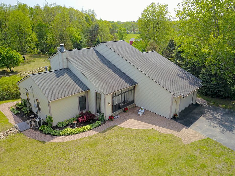 Ridgewood, Front Aerial