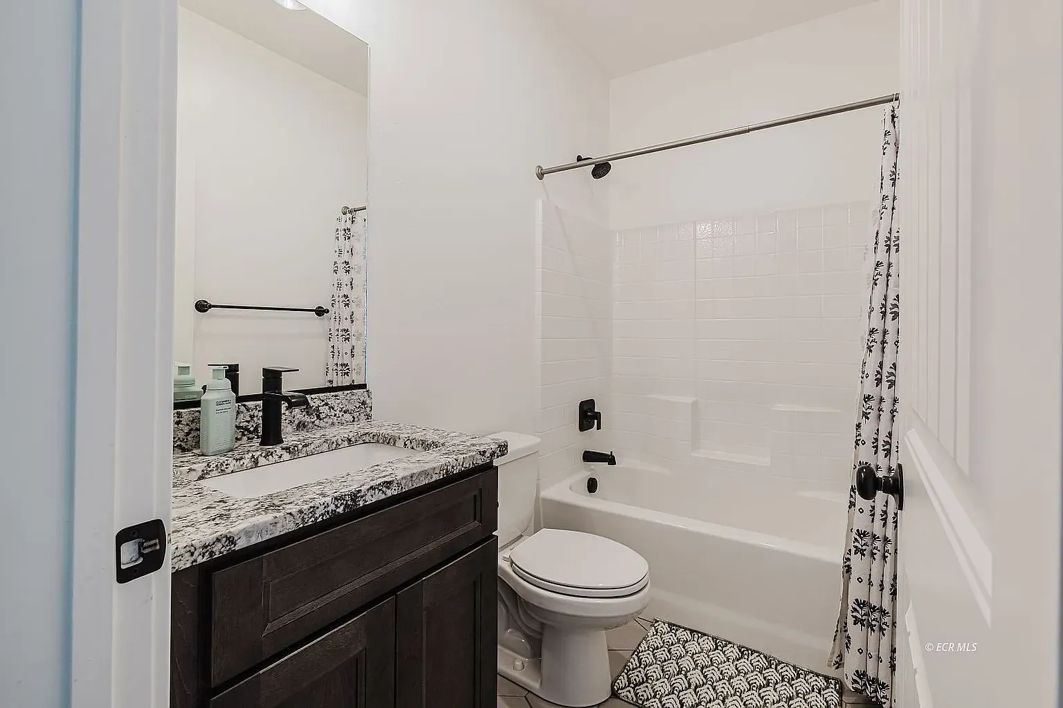 3 bed, 1441 sqft, $2,500 — Photo 2