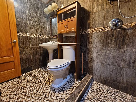 2nd image of 1419 Bath Ave #B