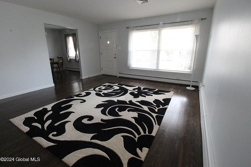 4th image of 33 Clermont Street