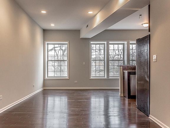 3rd image of 4322 S Michigan Ave #2S