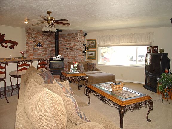 family room w/ wet bar