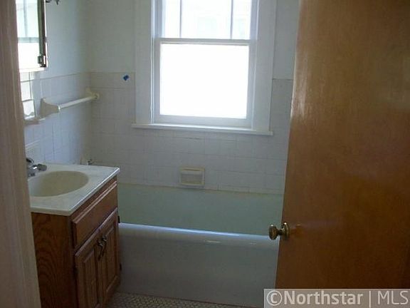 3rd image of 4139 24th Ave S