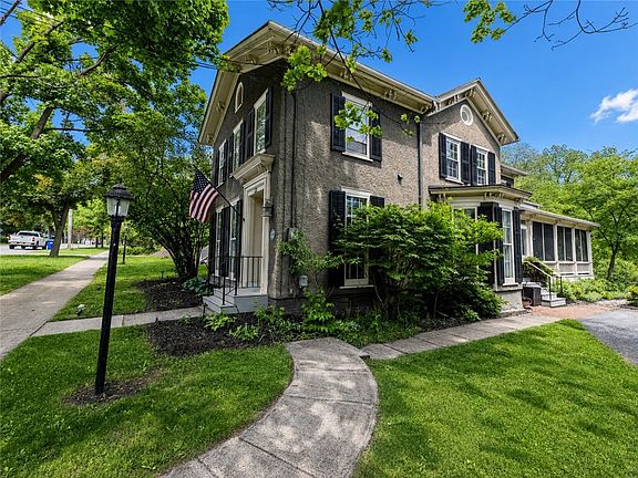 2nd image of 32 Rochester St