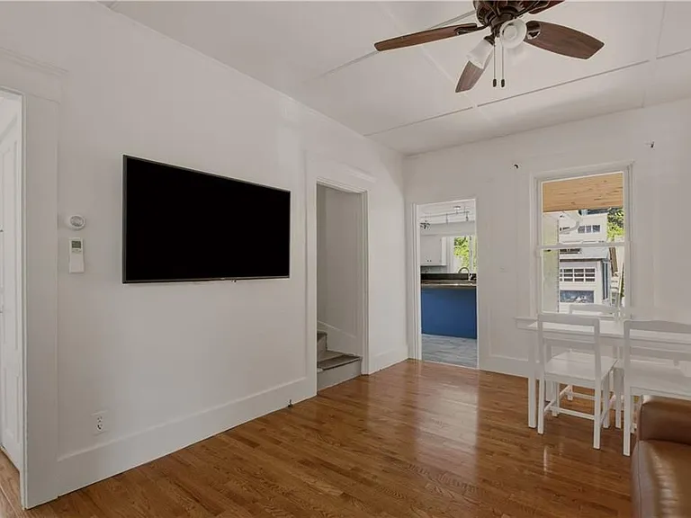 21 Clinton Ave — Photo 7