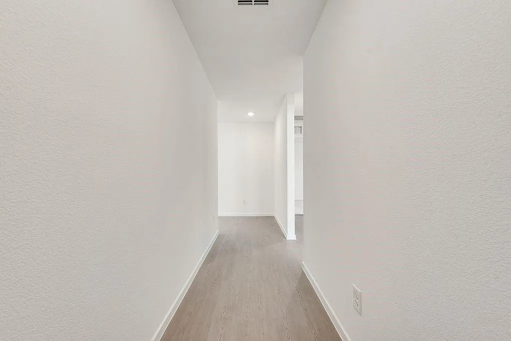 1271 Falcon Heights Dr — Photo 3