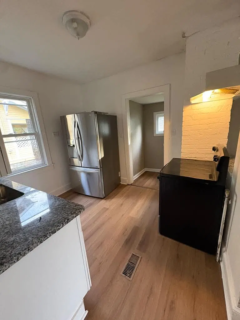 3 bed, 1.5 bath, 1290 sqft, $1,750 — Photo 2