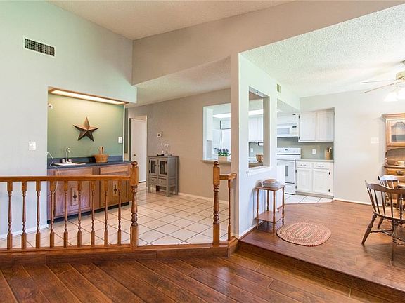 5th image of 1901 San Saba Ln
