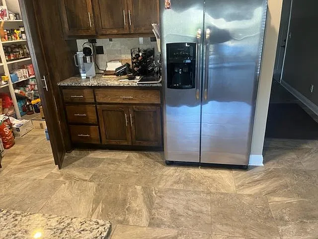 3 bed, 2.5 bath, 2500 sqft, $2,700 — Photo 3