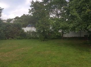 8511 265th St, Floral Park, NY 11001