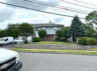 746 Vivian Ct #1, Baldwin, NY 11510