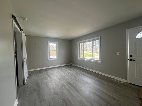 4th image of 1005 N Barton St
