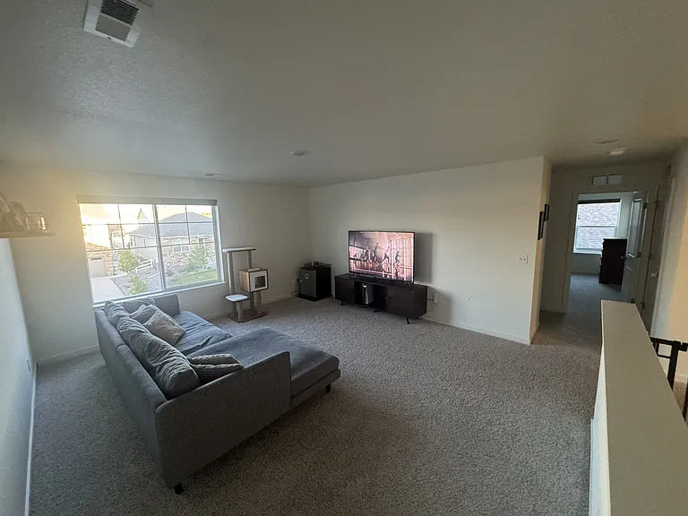 Family room (2nd floor)