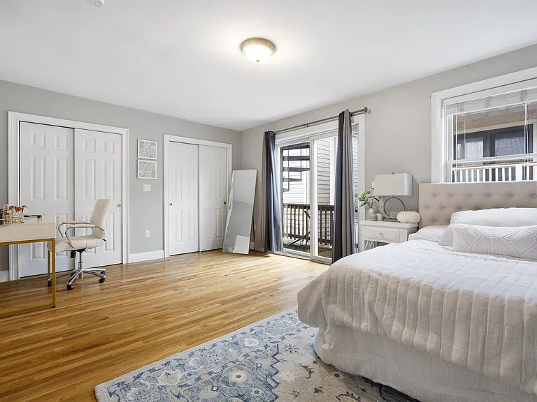 734 E 6th St #3 — Photo 9