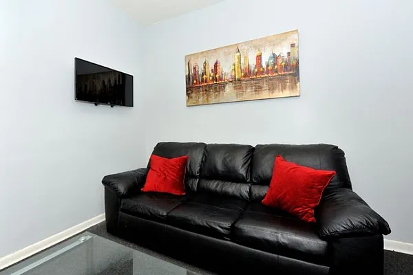 Rented by Eisenberg Exclusives | media 70