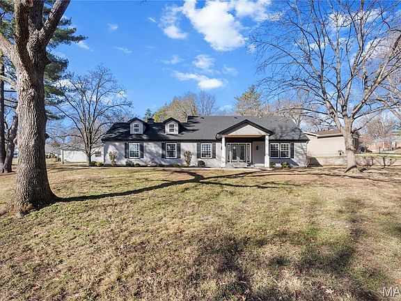 3rd image of 295 Ridge Trail Dr