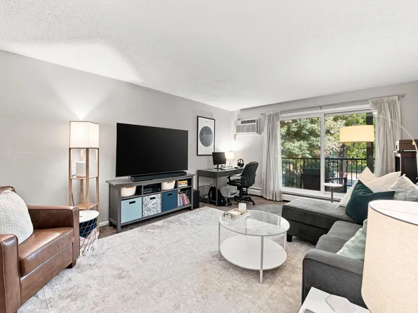 3155 Coachman Rd APT 381, Eagan, MN 55121
