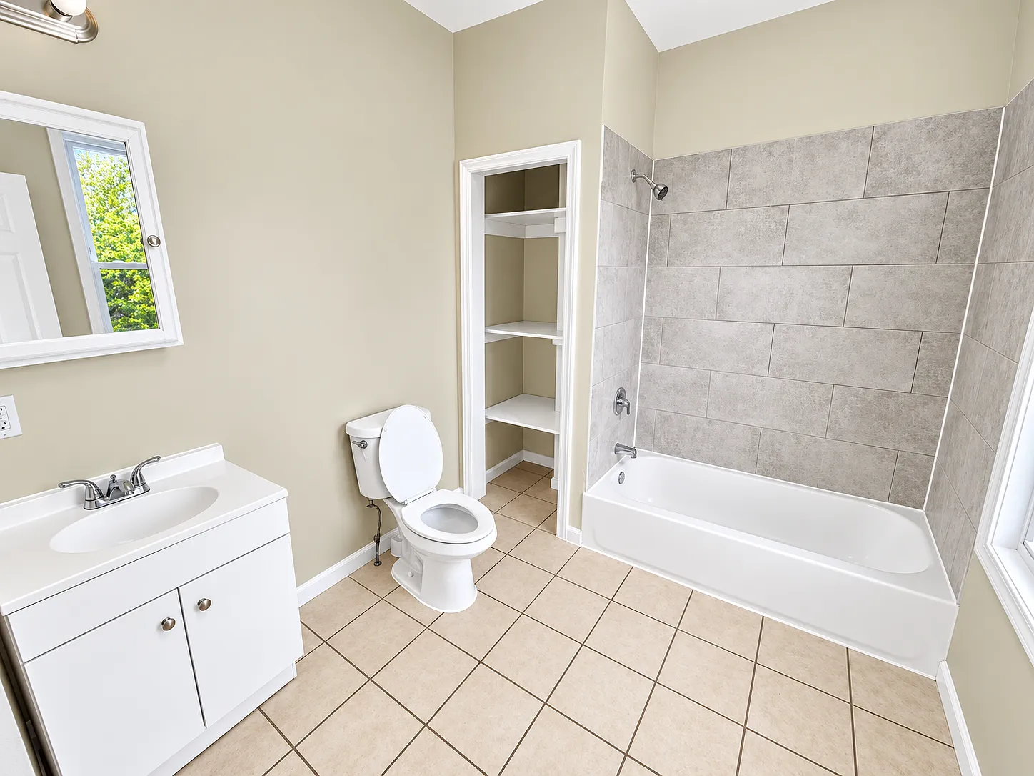 3 bed, 1200 sqft, $2,045 — Photo 4