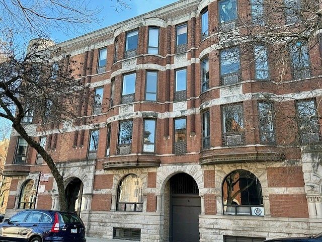 1st image of 601 W Belden Ave APT 3B