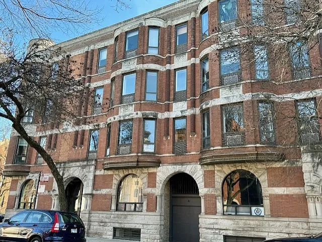 601 W Belden Ave APT 3B photo 1