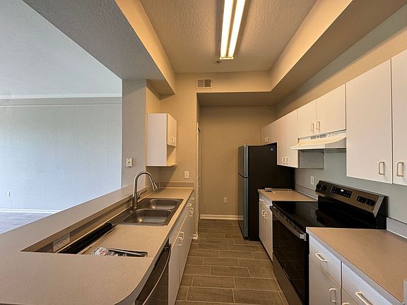 5th image of 17104 Carrington Park Dr APT 509
