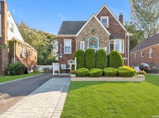 90 Wood St, Lynbrook, NY 11563