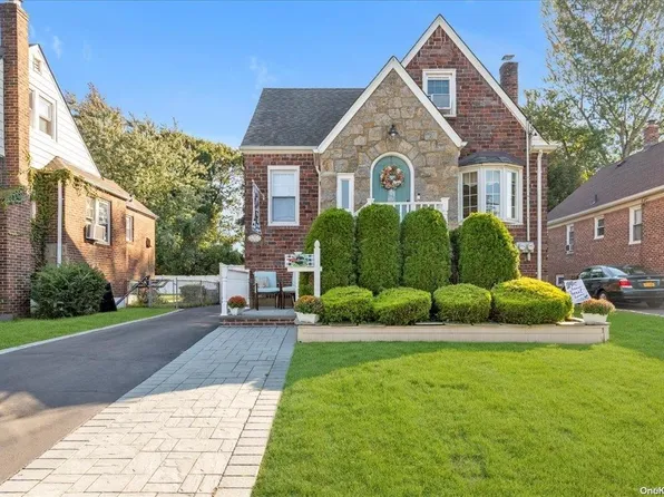 90 Wood Street, Lynbrook, NY 11563